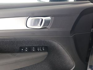 Volvo  T3 Benzin Momentum Pro Automatik